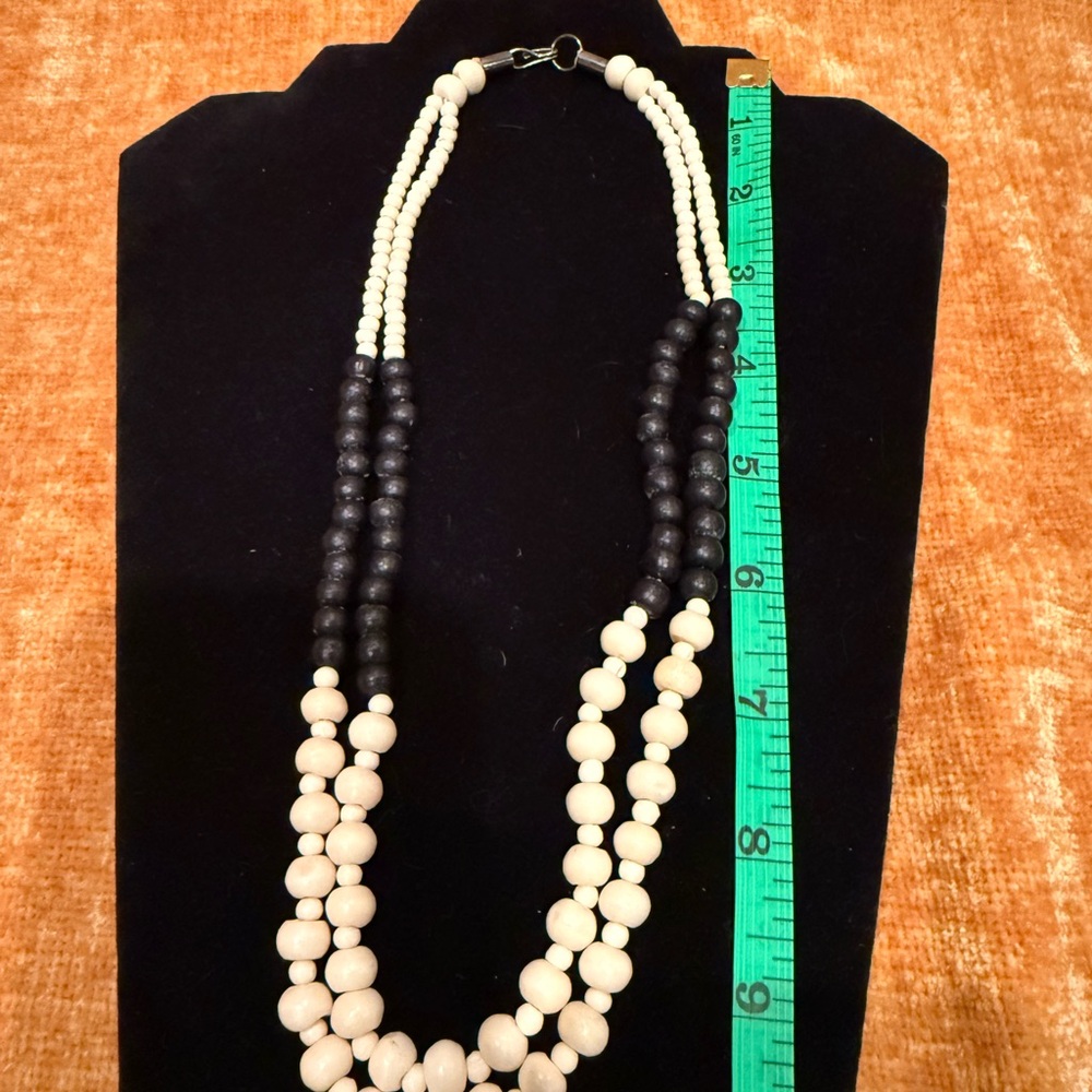 Black and Cream Beaded Necklace - Picture 11 of 11